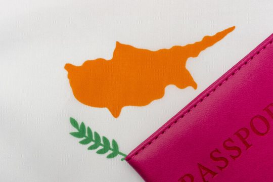 Η Κύπρος στο στόχαστρο για τα «χρυσά διαβατήρια»