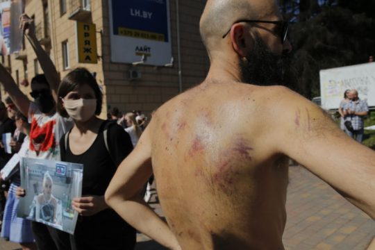 Βοήθεια στον Λουκασένκο υπόσχεται ο Πούτιν, δεν κοπάζει το κύμα διαμαρτυρίας