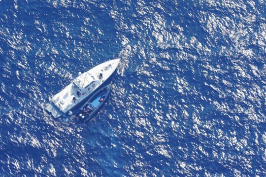 Τρεις τραυματίες από σύγκρουση ταχυπλόων