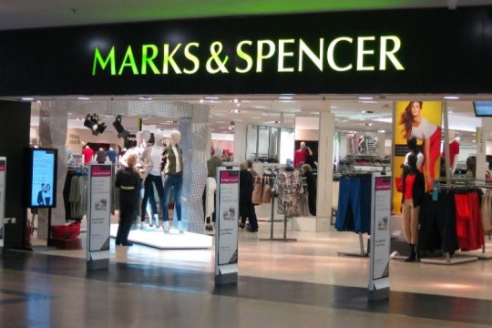 Επτά χιλιάδες απολύσεις στη Marks & Spencer