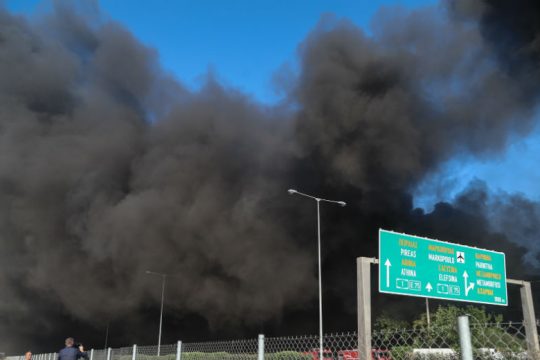 Ενεργοποιήθηκε το 112 για τη φωτιά στη Μεταμόρφωση
