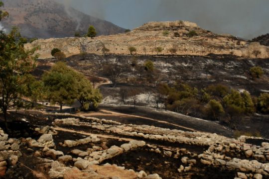 Η μικρότερη, για την Μενδώνη, «δυνατή φθορά» στις Μυκήνες