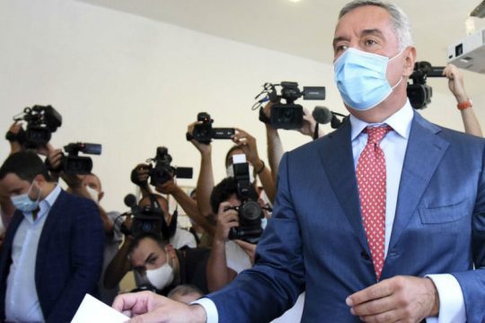 Πρωτιά Τζουκάνοβιτς στο Μαυροβούνιο, αλλά το θρίλερ συνεχίζεται