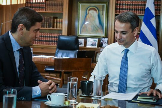 Μητσοτάκης – Αυγενάκης φέρνουν ποδοσφαιρικό «Grexit»