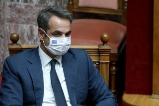 Ο πρωθυπουργός, οι ρασοφόροι και οι… μάσκες