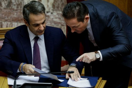 Ομαδικά πυρά για τις μικροαλλαγές στο κυβερνητικό σχήμα