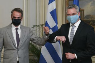 «Μποναμάς» 2 εκατ. ευρώ από Αυστρία για τα σύνορα