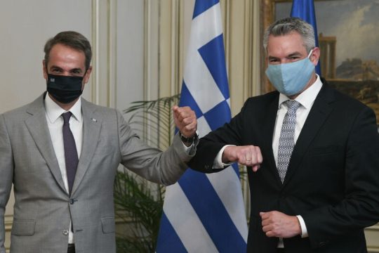 «Μποναμάς» 2 εκατ. ευρώ από Αυστρία για τα σύνορα