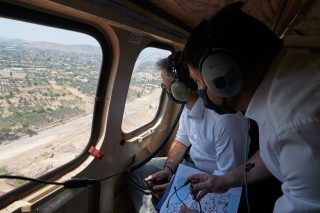 Ο κ. Μητσοτάκης έδωσε… ομπρέλα στον υφυπουργό Πολιτικής Προστασίας