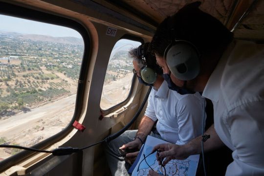 Ο κ. Μητσοτάκης έδωσε… ομπρέλα στον υφυπουργό Πολιτικής Προστασίας
