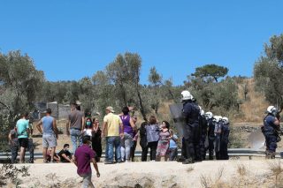Υποφέρουν οι πρόσφυγες, επιμένει η αλληλεγγύη