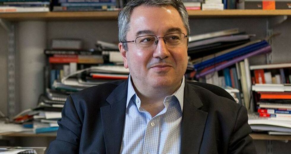 Δεν αρκεί μια μάσκα…