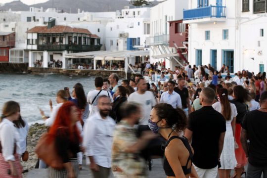 «Στραβά μάτια» στις τουριστικές περιοχές
