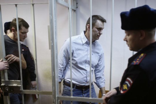 Ρωσικό νοσοκομείο αρνείται τη μεταφορά του Ναβάλνι στη Γερμανία