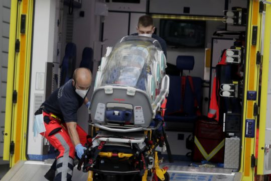 Ρωσικά ΜΜΕ: Υπό αστυνομική παρακολούθηση ο Ναβάλνι όταν δηλητηριάστηκε