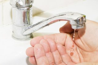 Μας κόβουν το νερό για 195 ευρώ