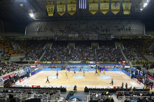 Το φιλοξενεί για να το πάρει