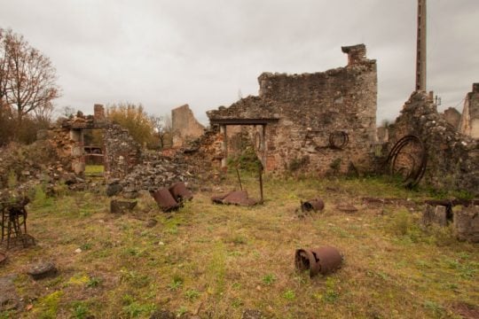 Αρνητές του Ολοκαυτώματος βεβήλωσαν μνημείο σε τόπο ναζιστικής θηριωδίας στη Γαλλία