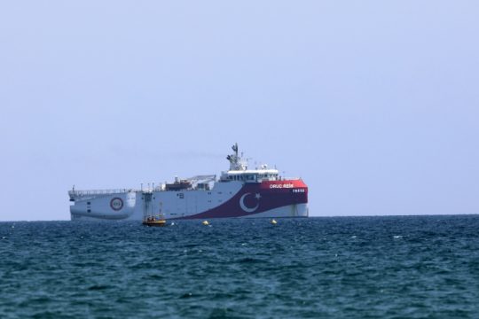Μπαράζ Navtex από την Τουρκία, εντός ελληνικής υφαλοκρηπίδας το Oruç Reis