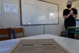 «Κατασκεύασαν» 30 χιλιάδες υποψηφίους κάτω από τη βάση
