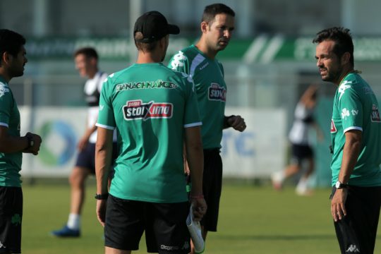 Γεμίζει η λίστα για τους χαφ