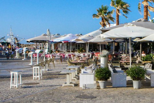 Κλειστά μαγαζιά σε νησιά και περιοχές της Μακεδονίας τη νύχτα, τεστ στα σύνορα
