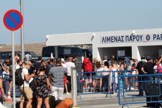 Μήνυση κατοίκων Πάρου για την απόκρυψη των κρουσμάτων κορονοϊού