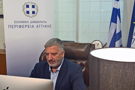 Γιώργος κερνάει, Πατούλης πίνει