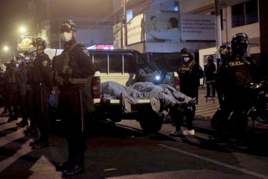 Περού: 13 νεκροί στο κυνήγι της εφαρμογής των μέτρων κατά της πανδημίας