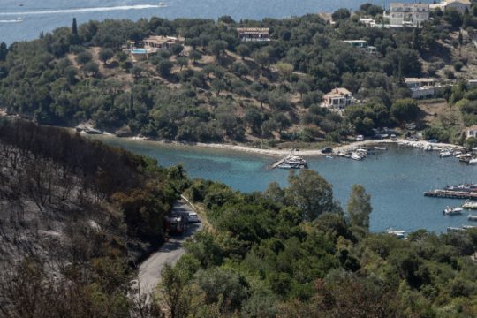 Κέρκυρα: Οριοθετήθηκε η πυρκαγιά στον Ερημίτη