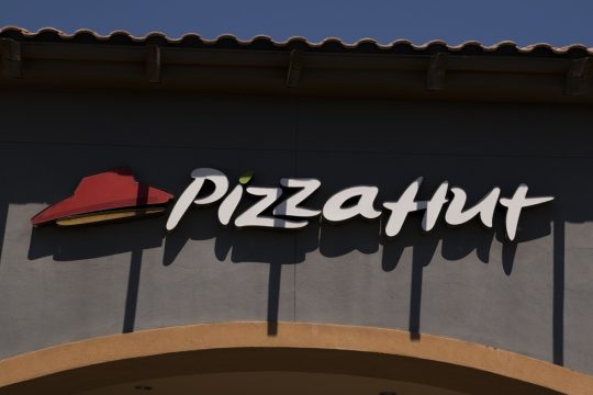 Pizza Hut: μια εμβληματική «αποεπένδυση»