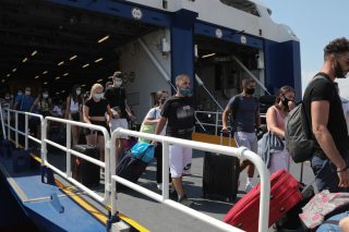 ΣΥΡΙΖΑ: Δώδεκα γαλάζιες παλινωδίες για τον κορονοϊό
