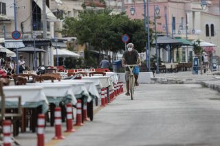 Ατακτη φυγή τουριστών από τον Πόρο