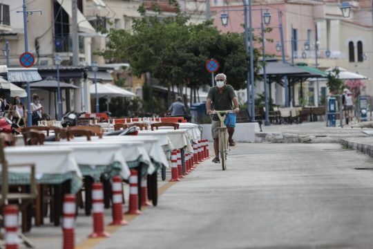 Ατακτη φυγή τουριστών από τον Πόρο