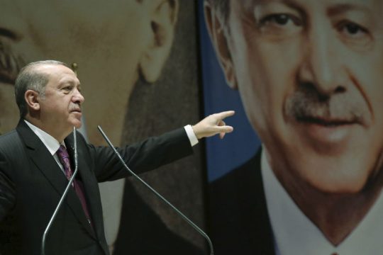 Ο Ερντογάν απειλεί τα Ην. Αραβικά Εμιράτα με διακοπή διπλωματικών σχέσεων