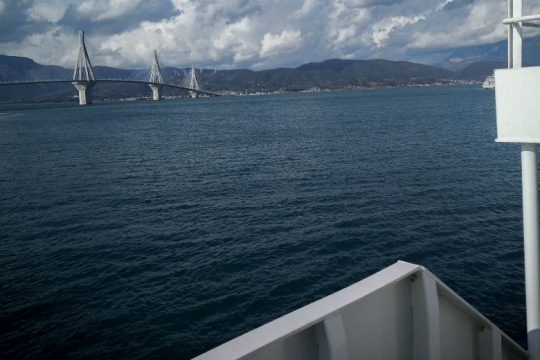 Τρίχρονο κοριτσάκι διασώθηκε από φέρι μποτ στο Αντίρριο