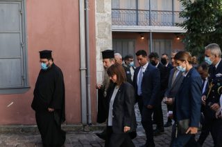 Μουτζούρης και κάτοικοι κατά ΠτΔ και… Ολλανδών