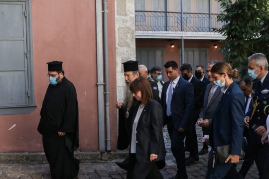 Μουτζούρης και κάτοικοι κατά ΠτΔ και… Ολλανδών