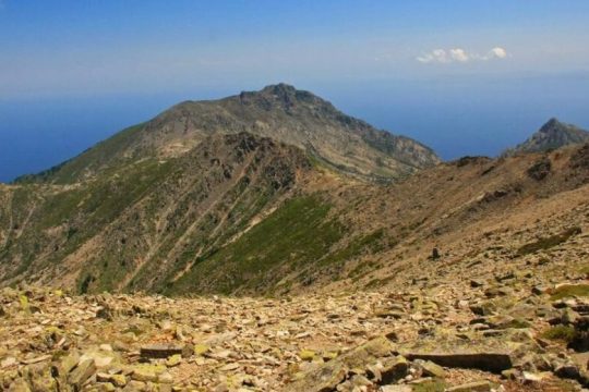 Το «ιερό νησί» της Σαμοθράκης βορά στα αιολικά