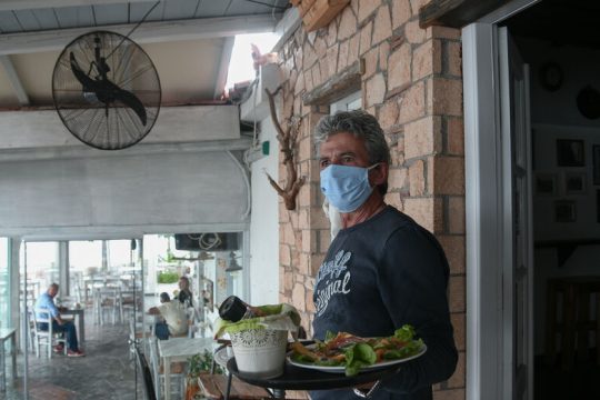 Τι προβλέπει η απόφαση για τη χρήση μάσκας