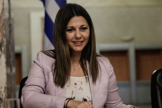 Μέτρα -ακόμη και μάσκα- ή εκ περιτροπής λειτουργία των σχολείων εξετάζει το υπ. Παιδείας
