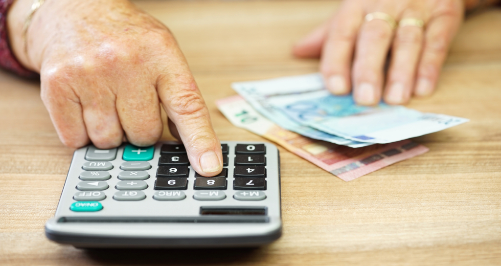 Στα 1.203 ευρώ ο μέσος μισθός τον Ιανουάριο