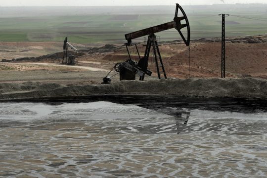 Συμφωνία Κούρδων – ΗΠΑ για τα πετρέλαια της ΒΑ Συρίας καταγγέλλει η Δαμασκός