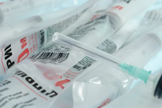 Κι όταν ετοιμαστεί το εμβόλιο θα έχουν εξαντληθεί οι σύριγγες;