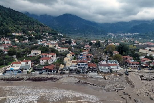 Ισχυρή βροχόπτωση πλημμύρισε τη Θάσο