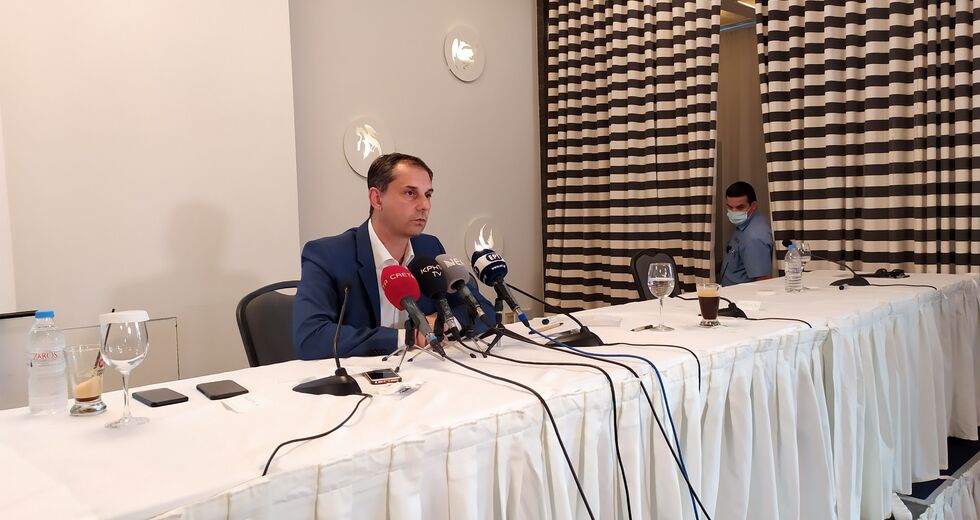 Δεν κολλάει