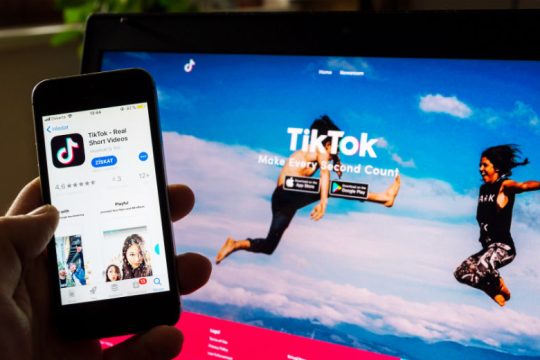 Reuters: Με τις ευχές Τραμπ πιθανή εξαγορά του TikTok από τη Microsoft
