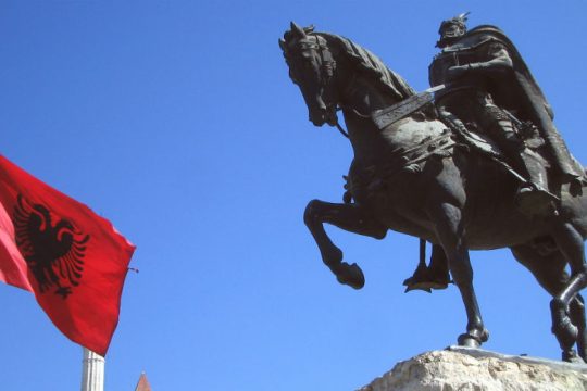 Τίρανα: «Δικαίωμα της Ελλάδας η διεύρυνση της αιγιαλίτιδας ζώνης»