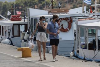 196 νέα κρούσματα στον βωμό του τουρισμού