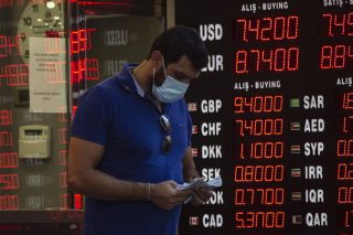 Βουτιά της τουρκικής λίρας στα ταραγμένα νερά της υφαλοκρηπίδας